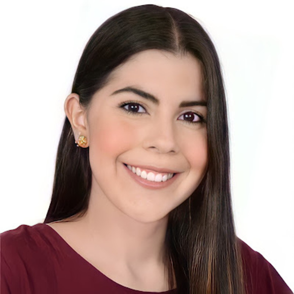 Profile Picture of Carolina Gil (@carolinagilpi) on Poshmark