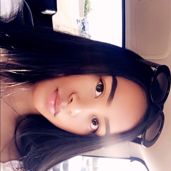 Profile Picture of Darlene Toves (@baby_dar130) on Poshmark