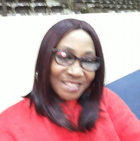 Profile Picture of Shirley Holmes (@shirleyholme310) on Poshmark