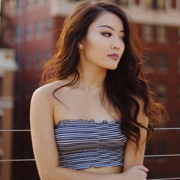 Profile Picture of Diana Duong (@_dianaduong_) on Poshmark