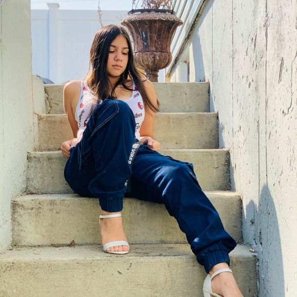 Profile Picture of Genesis Reyes (@genesisreyes382) on Poshmark