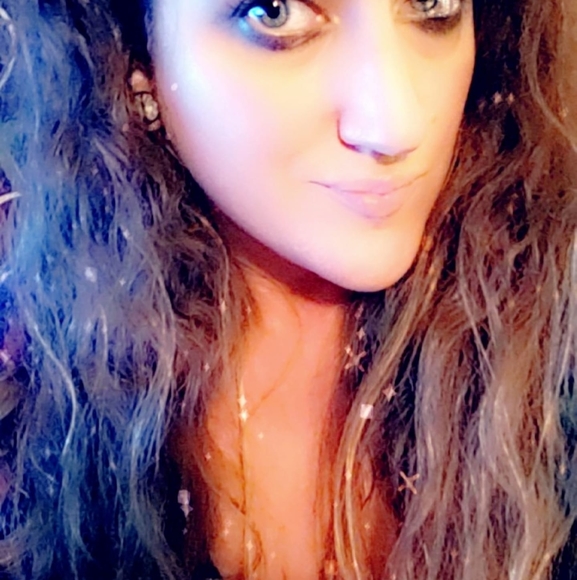 Profile Picture of Amanda Billert (@missamanduh143) on Poshmark