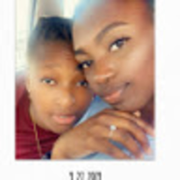 Profile Picture of Martinez Mciver-applewhite (@mrsapplewhite16) on Poshmark