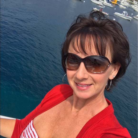 Profile Picture of Shari Gagel (@ssgagel04) on Poshmark