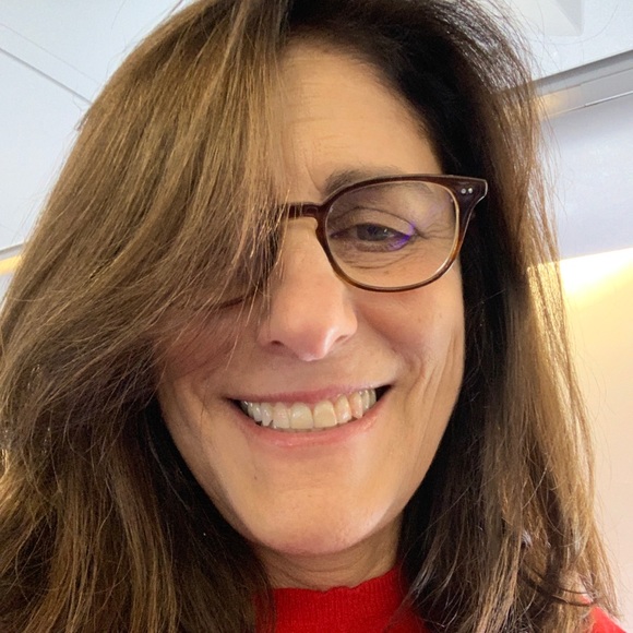 Profile Picture of Vicki Weisman (@weismanv) on Poshmark