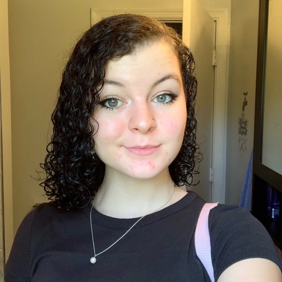 Profile Picture of Camille Dundon (@camilledundon) on Poshmark