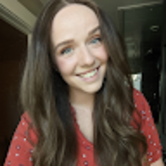 Profile Picture of Renée Wennerstrom (@rwennerstrom) on Poshmark