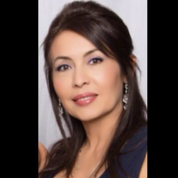 Profile Picture of Claudia Hansen (@picolina8) on Poshmark