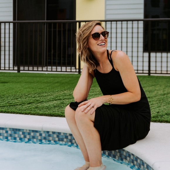 Profile Picture of Jessie Enander (@themomhatter) on Poshmark