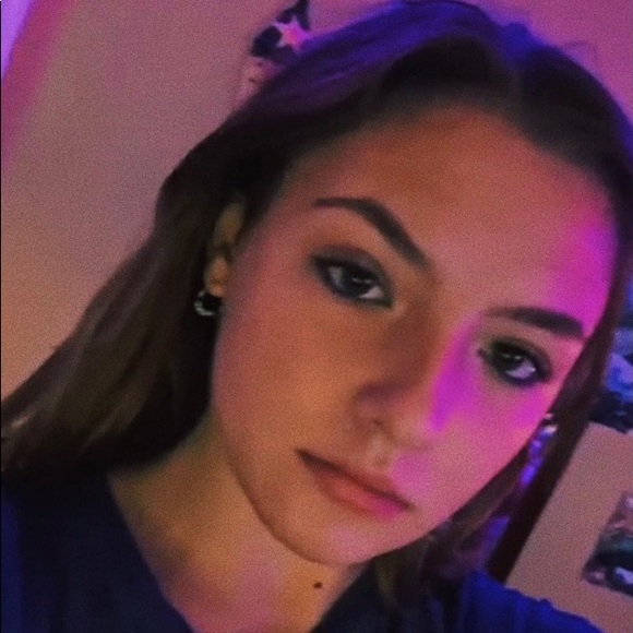 Profile Picture of Kallie Whelan (@kallie_whelan) on Poshmark