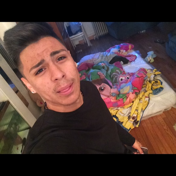 Profile Picture of David Alas (@dernesttf) on Poshmark