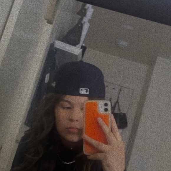 Profile Picture of Yaretzy Allende (@yaretzy_a) on Poshmark