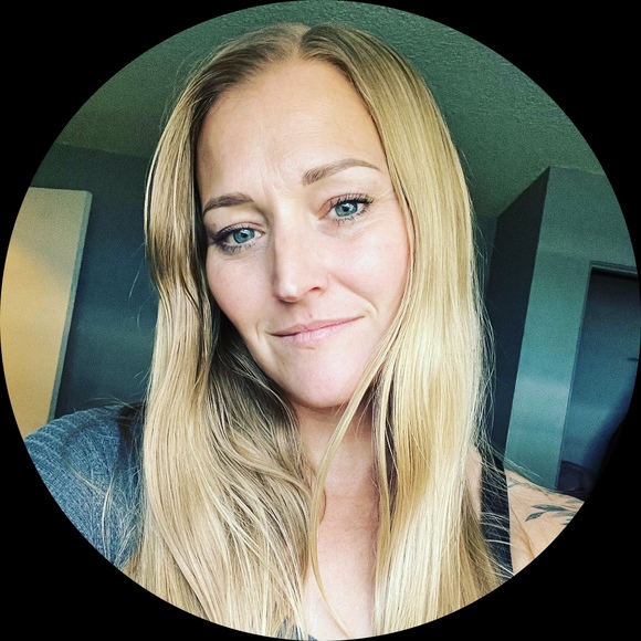 Profile Picture of Jessica Haffner (@jeskah333) on Poshmark