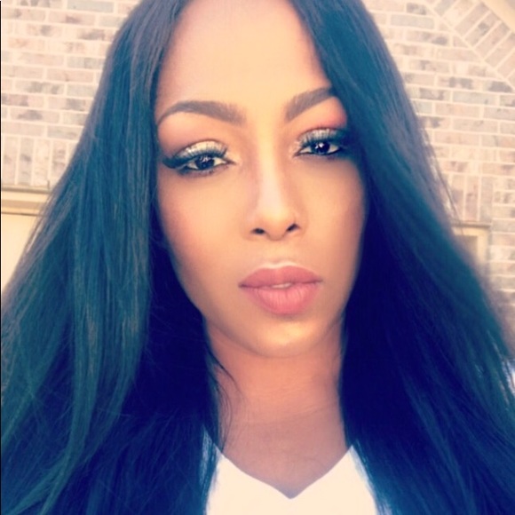 Courtney Hilson - Poshmark Profile Picture of Courtney Hilson (@courtneyzanee) on Poshmark