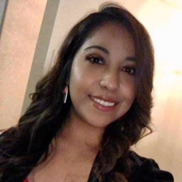 Profile Picture of Bianca Macias (@biancamacias497) on Poshmark