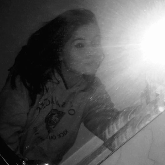 Profile Picture of Mariah Matosich (@mariahmatosich) on Poshmark