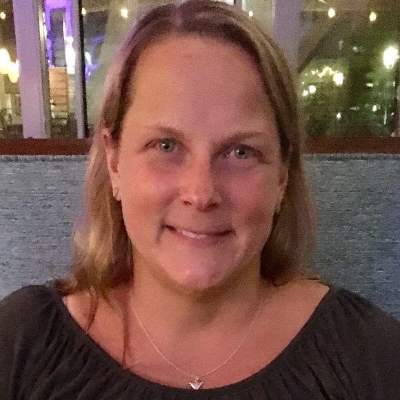 Profile Picture of Noelle Karas (@ndk75) on Poshmark