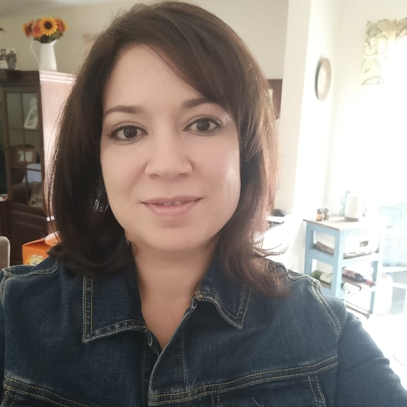 Profile Picture of Heather Flacke (@rnhflacke01) on Poshmark