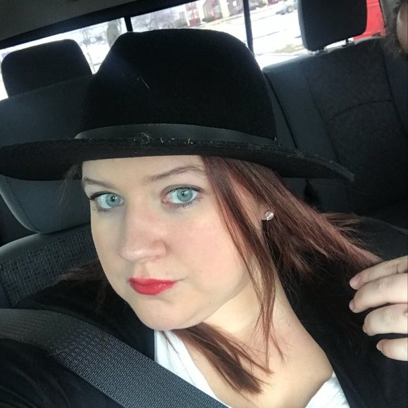 Profile Picture of Heather Lunde (@lunde08) on Poshmark