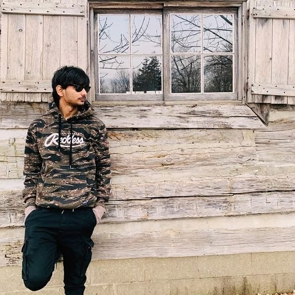 Profile Picture of Sashank Sashi (@lifeupsnddowns) on Poshmark