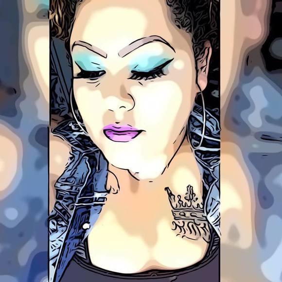 Profile Picture of Minerva Chavez (@minerva011) on Poshmark