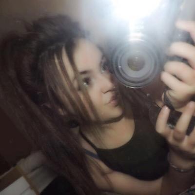 Profile Picture of Amber Caswell (@ambb2000) on Twitter