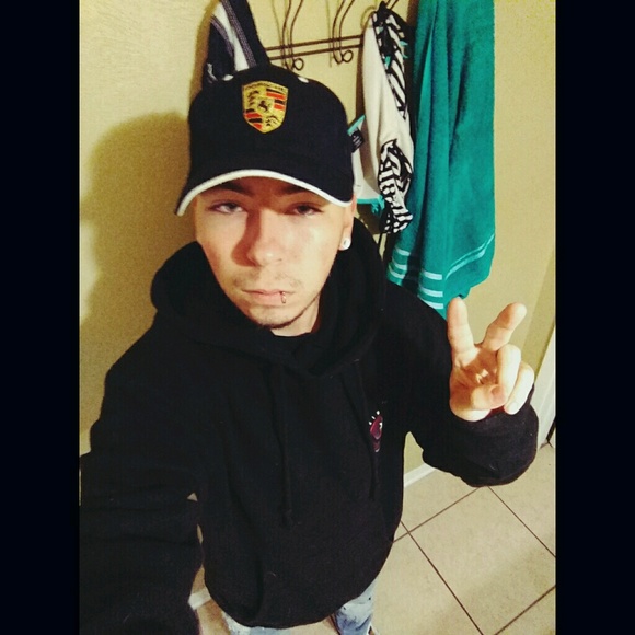 Profile Picture of Dustyn Deabenderfer (@ctx_skater_254) on Poshmark