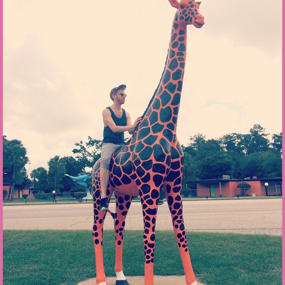 Profile Picture of Scotty Lamming (@gallopingiraffe) on Poshmark