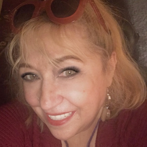 Profile Picture of Ester Kornfeld (@korenfeld0919) on Poshmark