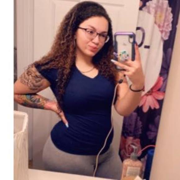 Profile Picture of Libbey Leeann (@livialeeann) on Poshmark