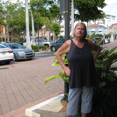 Profile Picture of Julia Lapointe (@JuliaLapointe1) on Twitter