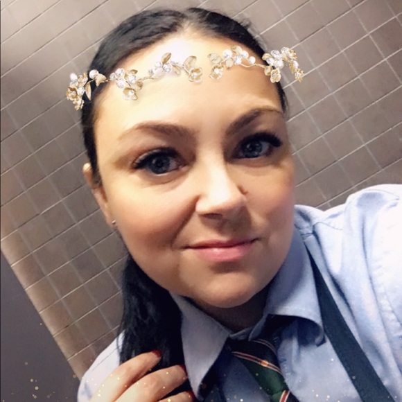 Profile Picture of Patti Logsdon (@patti_cakess) on Poshmark