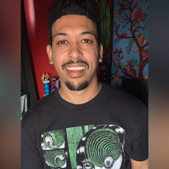 Profile Picture of K Caradine (@ky089) on Poshmark