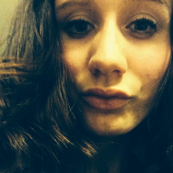 Profile Picture of Stephanie Lamphere (@slamphere85) on Poshmark