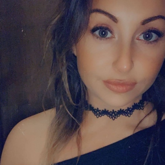 Profile Picture of Leeann Rugolo (@leerugolo) on Poshmark