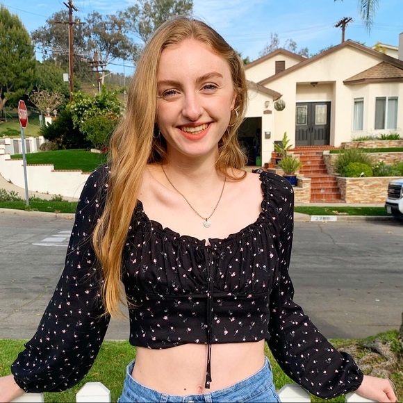 Profile Picture of Taylor Kilgore (@taylor523k) on Poshmark