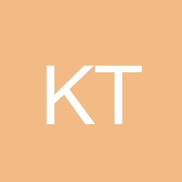 Profile Picture of Kim Trinh (@tai_thuy2002) on Poshmark