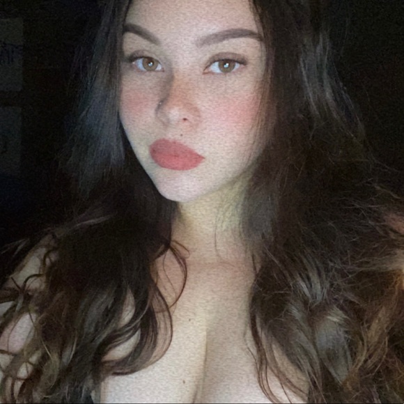 Profile Picture of Caitlin Laskey (@caitlinlaskey) on Poshmark