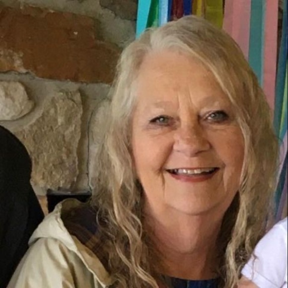 Profile Picture of Fleeta West (@fleetawest) on Poshmark