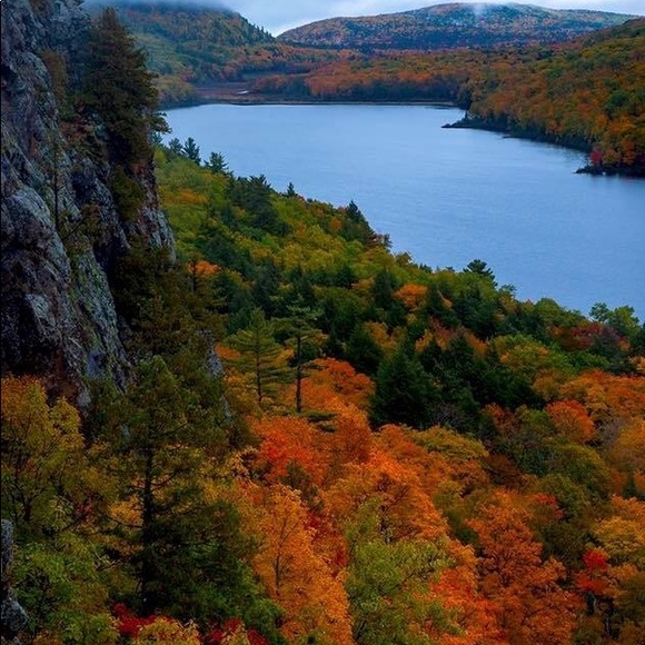 Profile Picture of Mary beth Morren (@verbmb) on Poshmark