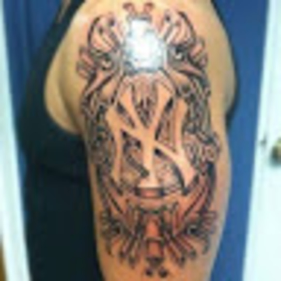 Profile Picture of Milton Coreas (@coreasmilton33) on Poshmark