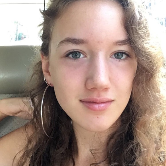 Profile Picture of Talia Levy (@talia_levy) on Poshmark