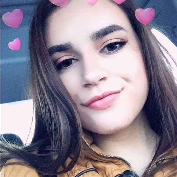 Profile Picture of Bethany Wikman (@bwikman) on Poshmark