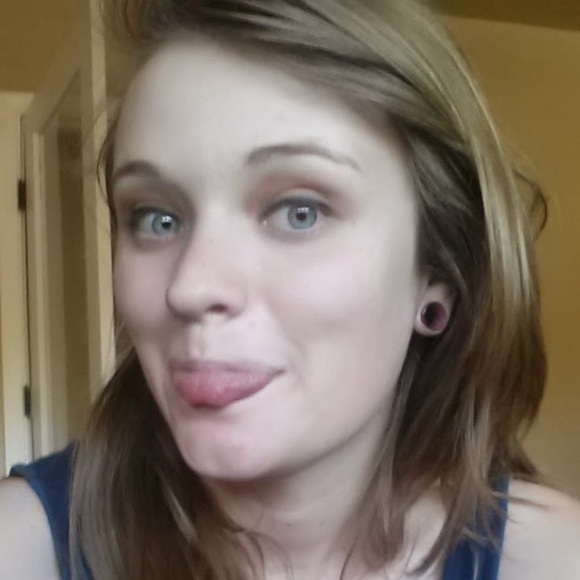 Profile Picture of Devyn Jensen (@devynmjensen) on Poshmark