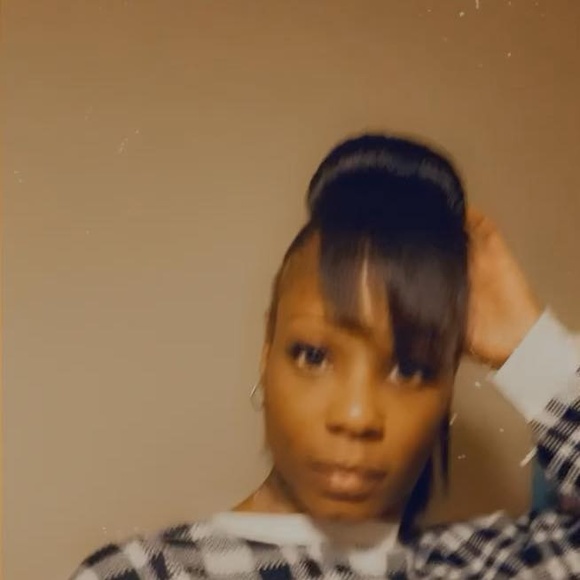 Profile Picture of Crystal Lathan (@twistal808) on Poshmark