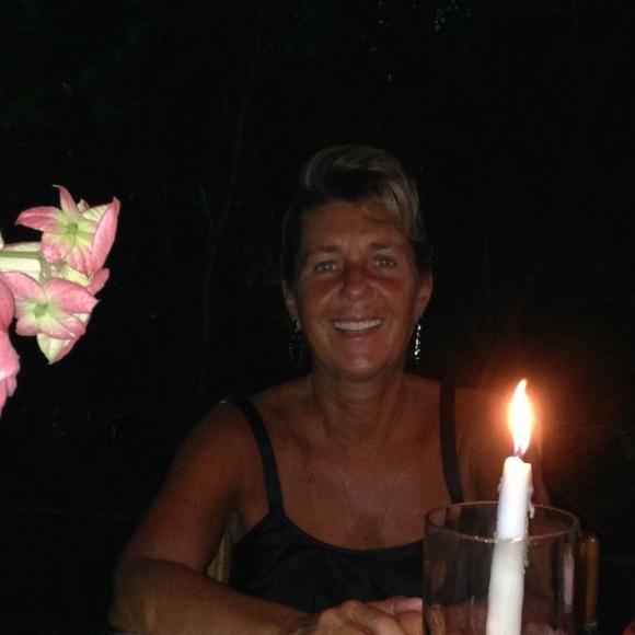 Profile Picture of Andrea Hosinski (@hosinski) on Poshmark