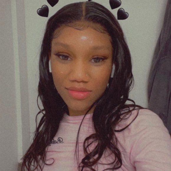 Profile Picture of Louisena Mertus (@louisenamertus) on Poshmark