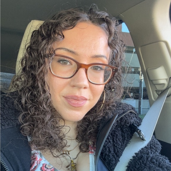 Profile Picture of Liz Blanford (@lizblanford) on Poshmark