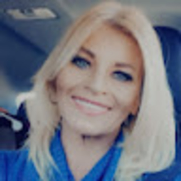 Profile Picture of Melyssa Crappell (@mcrappell) on Poshmark