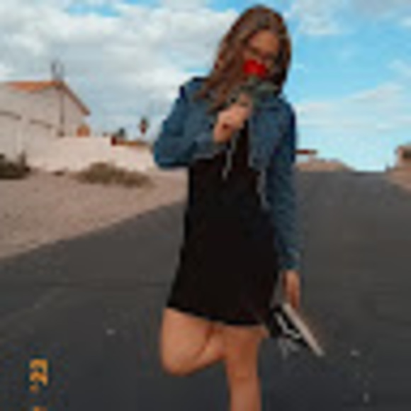 Profile Picture of Alexis Hamper (@alexishamper) on Poshmark